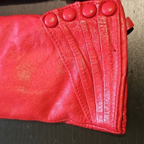 Red leather gloves - Picture 2 of 5